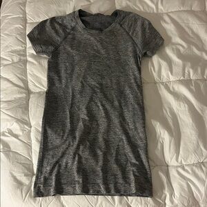 Lululemon Athletica Heather Gray Short Sleeve Tee
